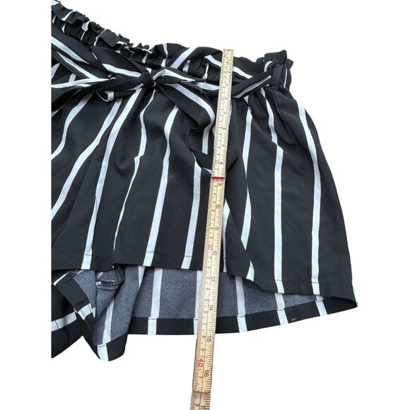 Shein Curve 1XL Black & White Striped High-Waisted Paperbag Shorts - Picture 4 of 6